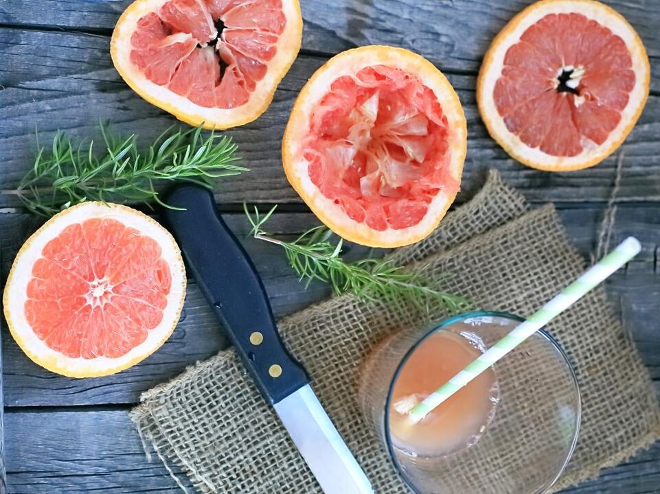 Grapefruit effectively stimulates the process of burning fat in the body