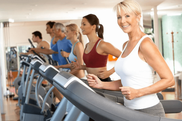 Cardio exercises on the treadmill will help you lose weight in the stomach and sides