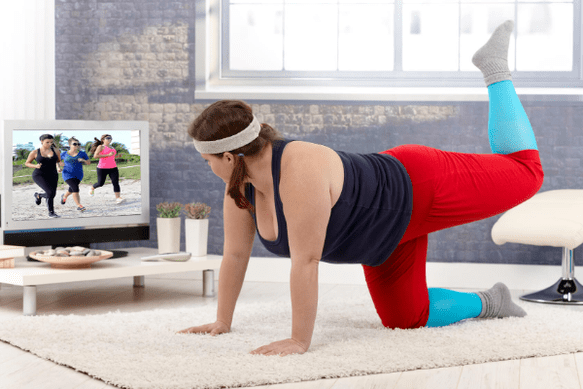 Overweight women do exercises to lose weight at home